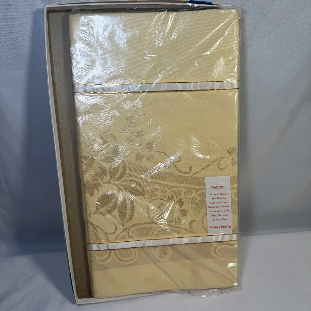 Vintage FL Gold Damask Tablecloth and 6 Napkin Set 54x74 Floral Made in Japan